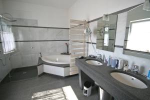 Expose mit Bildern Huser aus Wiesbaden - Immobilienmakler Luxor Liegenschaften