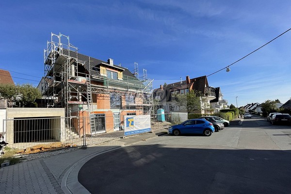 klick hier fr weitere Bilder (Einliegerwohnung, freistehendes Zweifamilienhaus in Wiesbaden Igstadt)