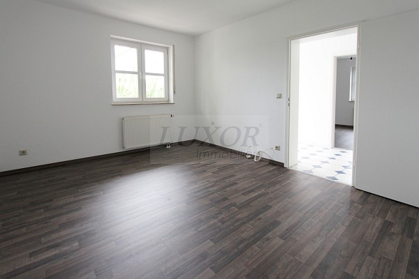Ruhe und Gr�n in gem�tlicher Vorortlage � attraktive 100 m� Wohnung / 3 ZKB Balkon